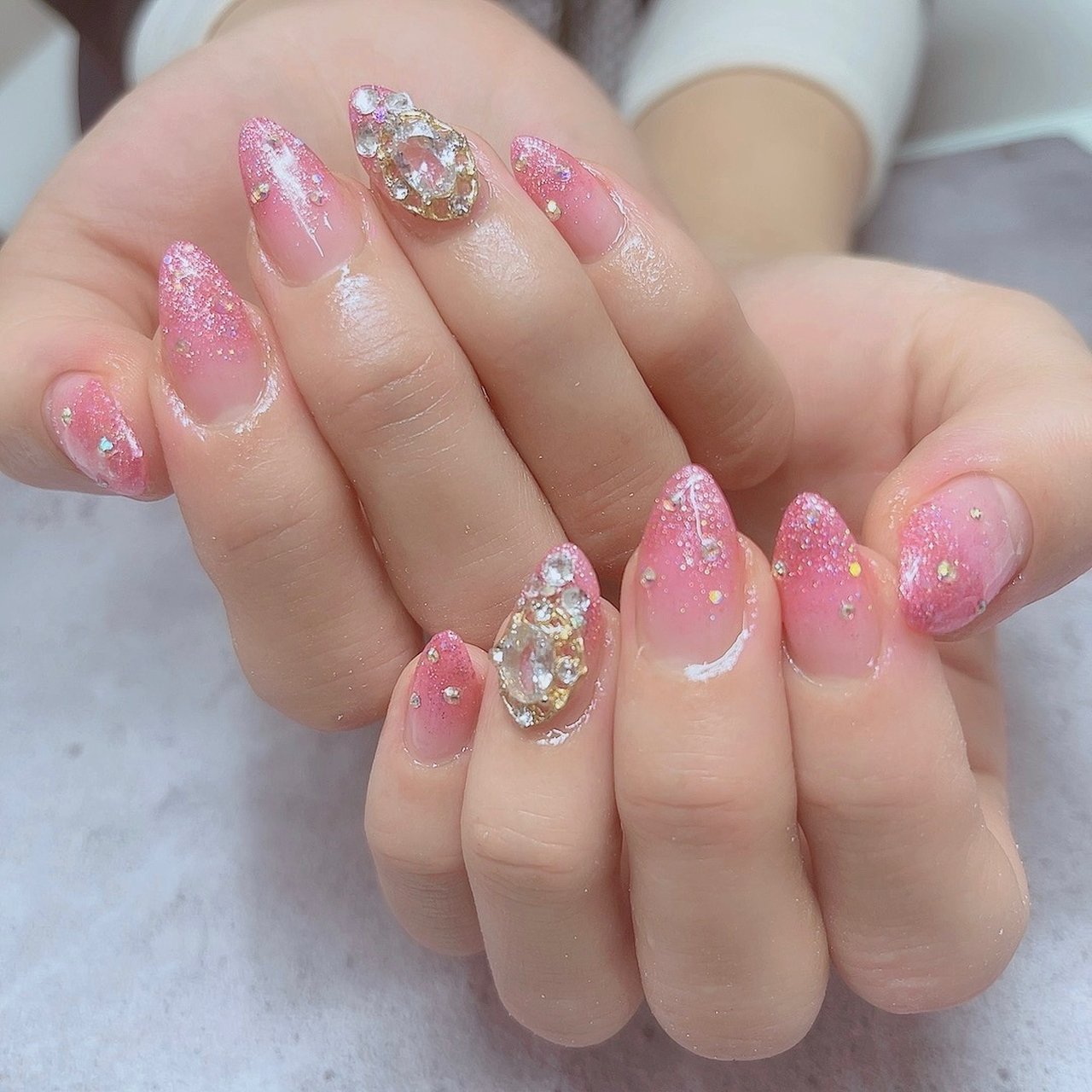 ピンク Crystal R Nail Salon のネイルデザイン No ネイルブック