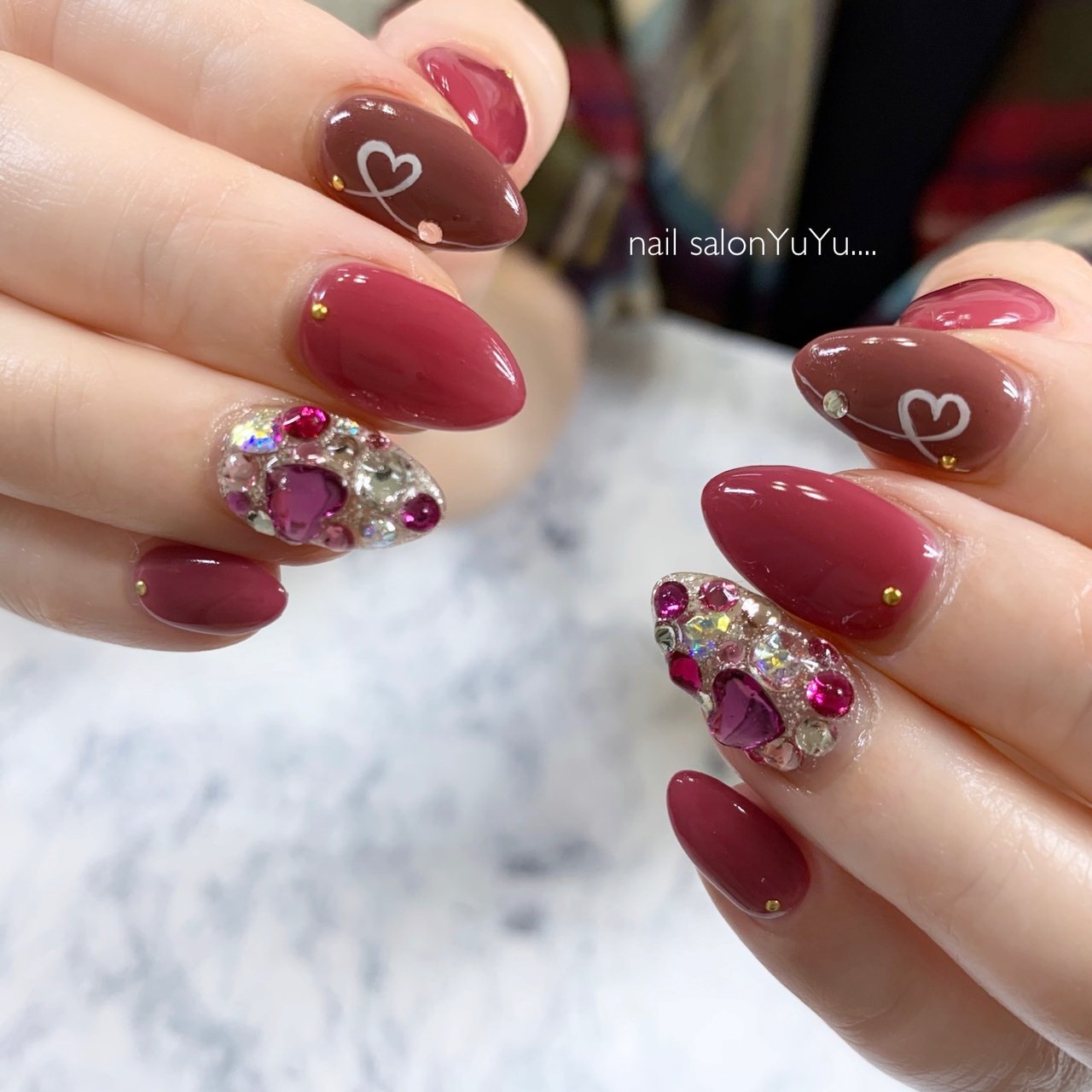 冬 バレンタイン ハンド ビジュー ワンカラー Nail Salon Yuyuのネイルデザイン No ネイルブック