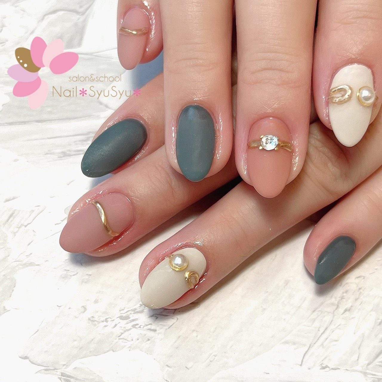 冬 ハンド ビジュー パール マット Nail Syusyu ネイルシュシュのネイルデザイン No ネイルブック