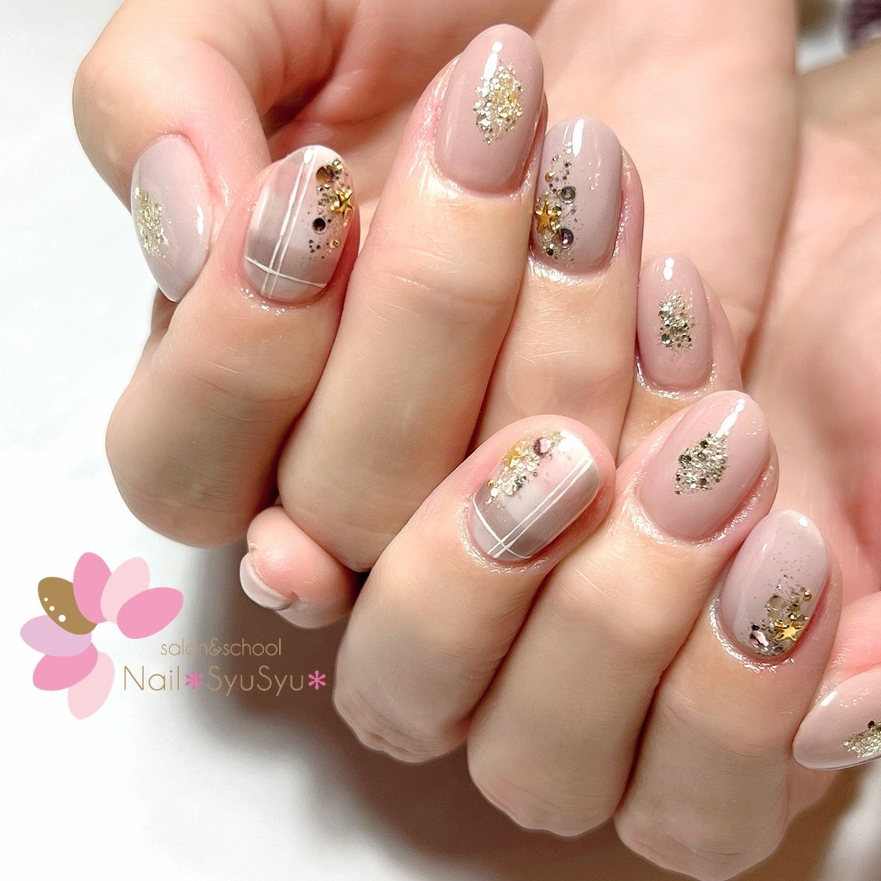 冬 ハンド ビジュー ホログラム ラメ Nail Syusyu ネイルシュシュのネイルデザイン No ネイルブック