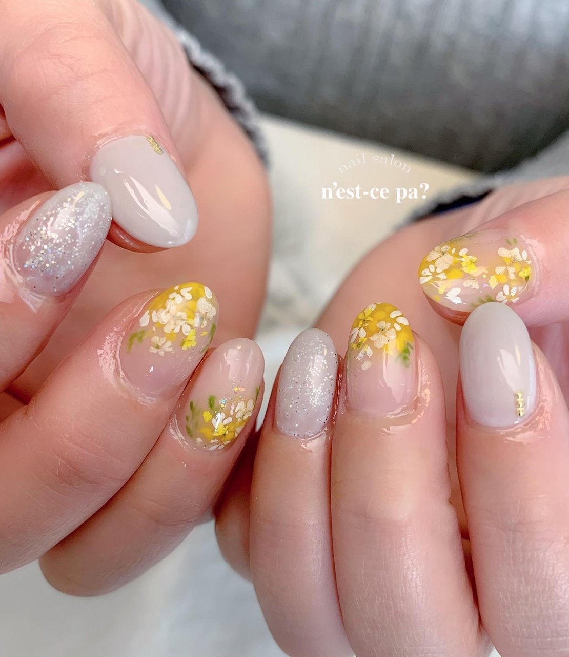 春 ハンド ラメ フラワー 押し花 ネセパネイル Salon Schoolのネイルデザイン No ネイルブック