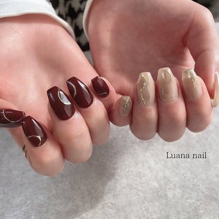 22年 新着順 ニュアンス ボルドー アシンメトリーネイルのネイルデザイン ネイルブック