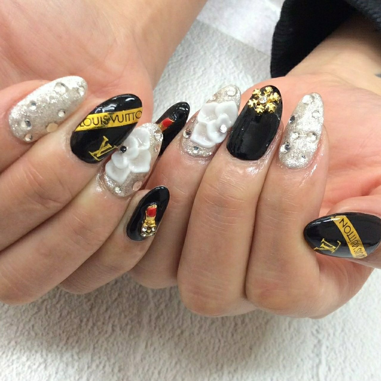 冬 オールシーズン ハンド ラメ フラワー Nailsalon Daisyのネイルデザイン No ネイルブック