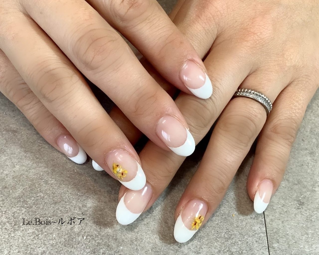 春 オールシーズン ハンド フレンチ 押し花 Koroakeのネイルデザイン No ネイルブック