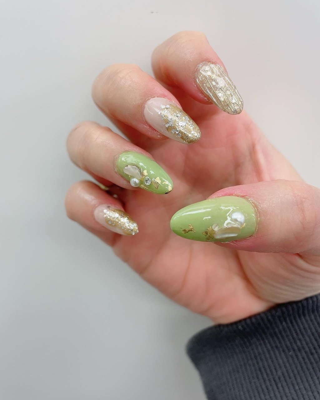 春 ベージュ グリーン ゴールド ジェルネイル Nanaのネイルデザイン No ネイルブック