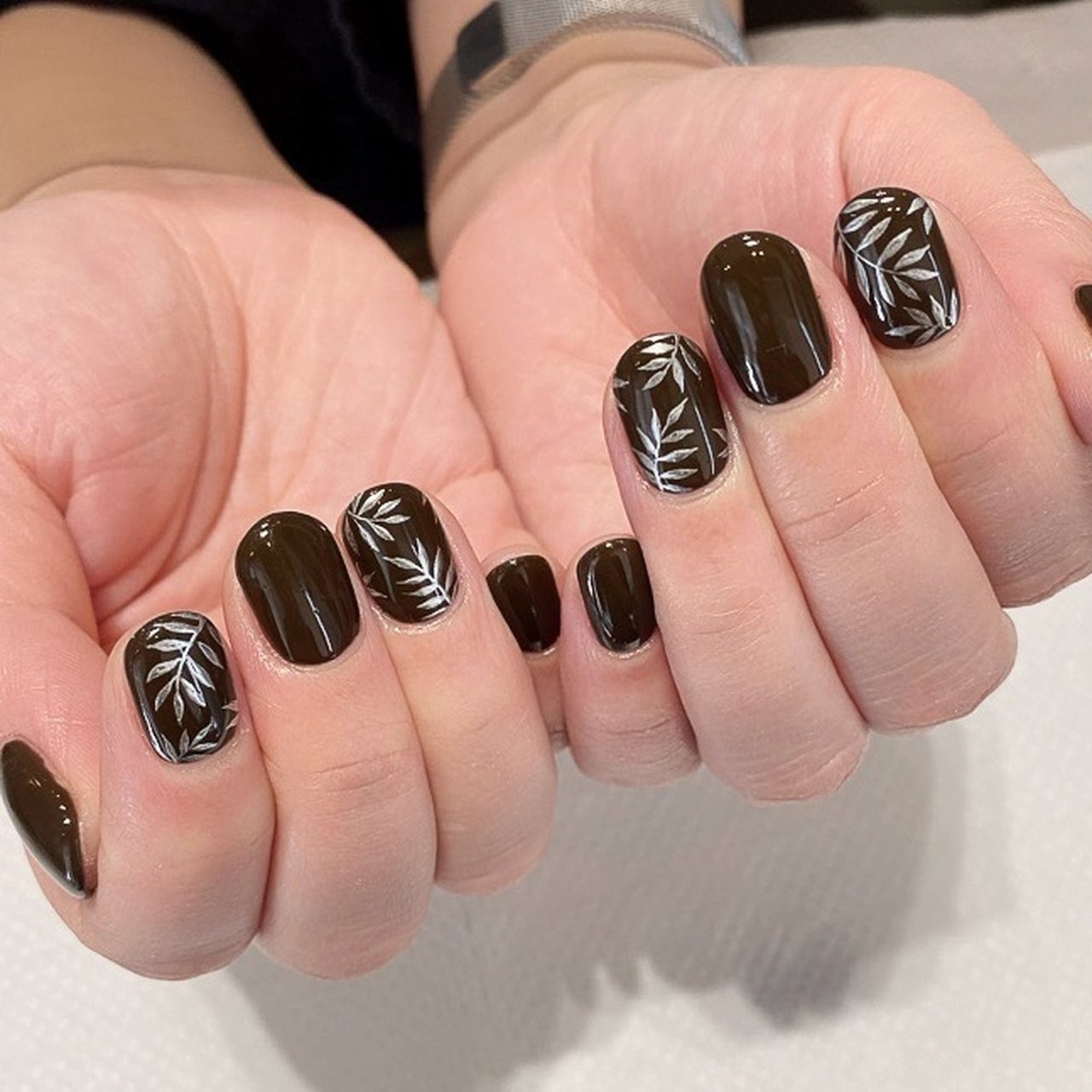 春 夏 リゾート ハンド シンプル Mami Nail Salon Fika のネイルデザイン No ネイルブック