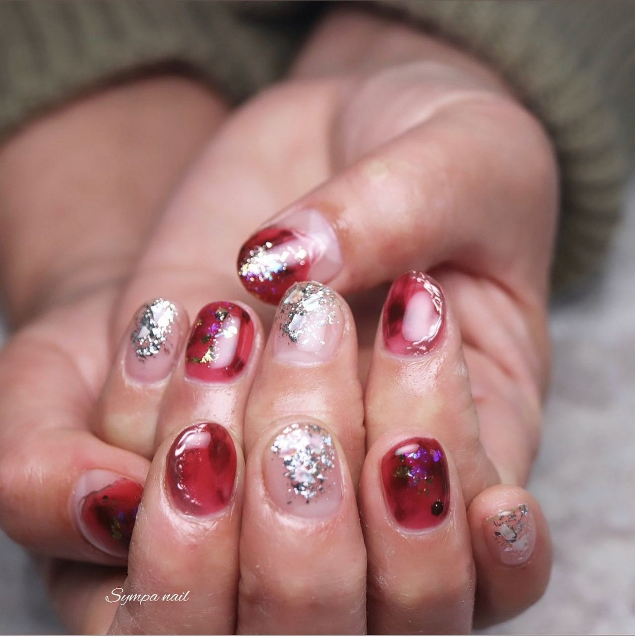 オールシーズン ハンド ニュアンス ショート レッド Sympa Nailのネイルデザイン No ネイルブック