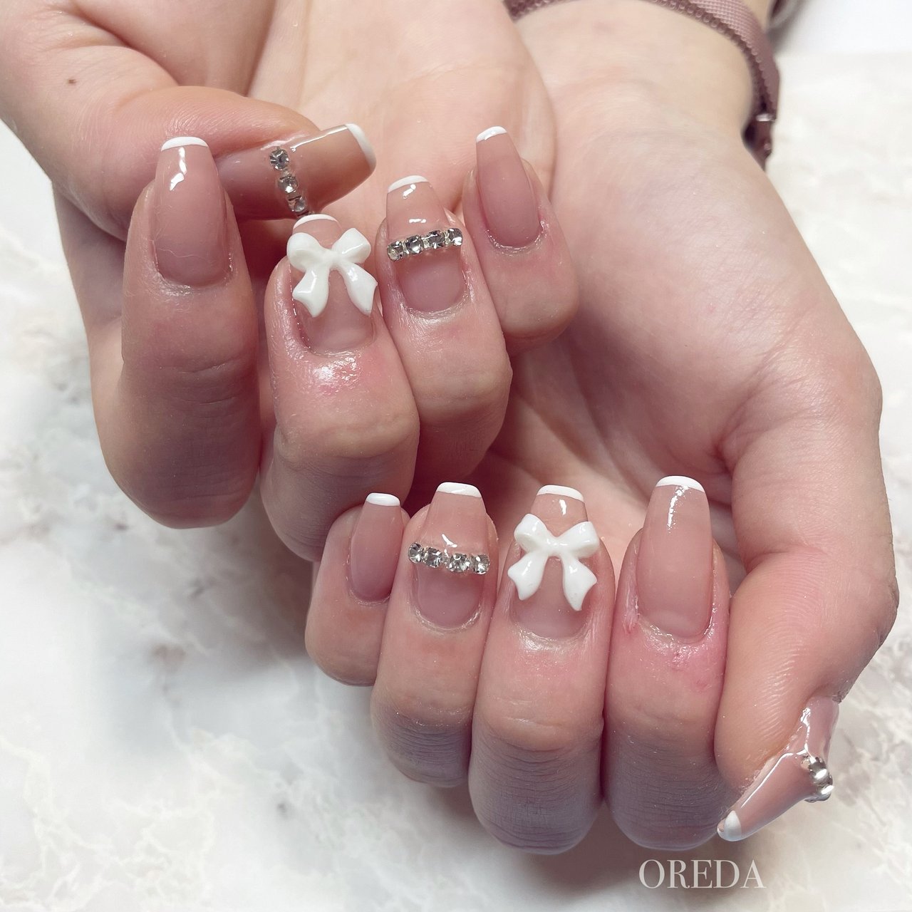 フレンチ 変形フレンチ ビジュー リボン Oreda Nailsalonのネイルデザイン No ネイルブック