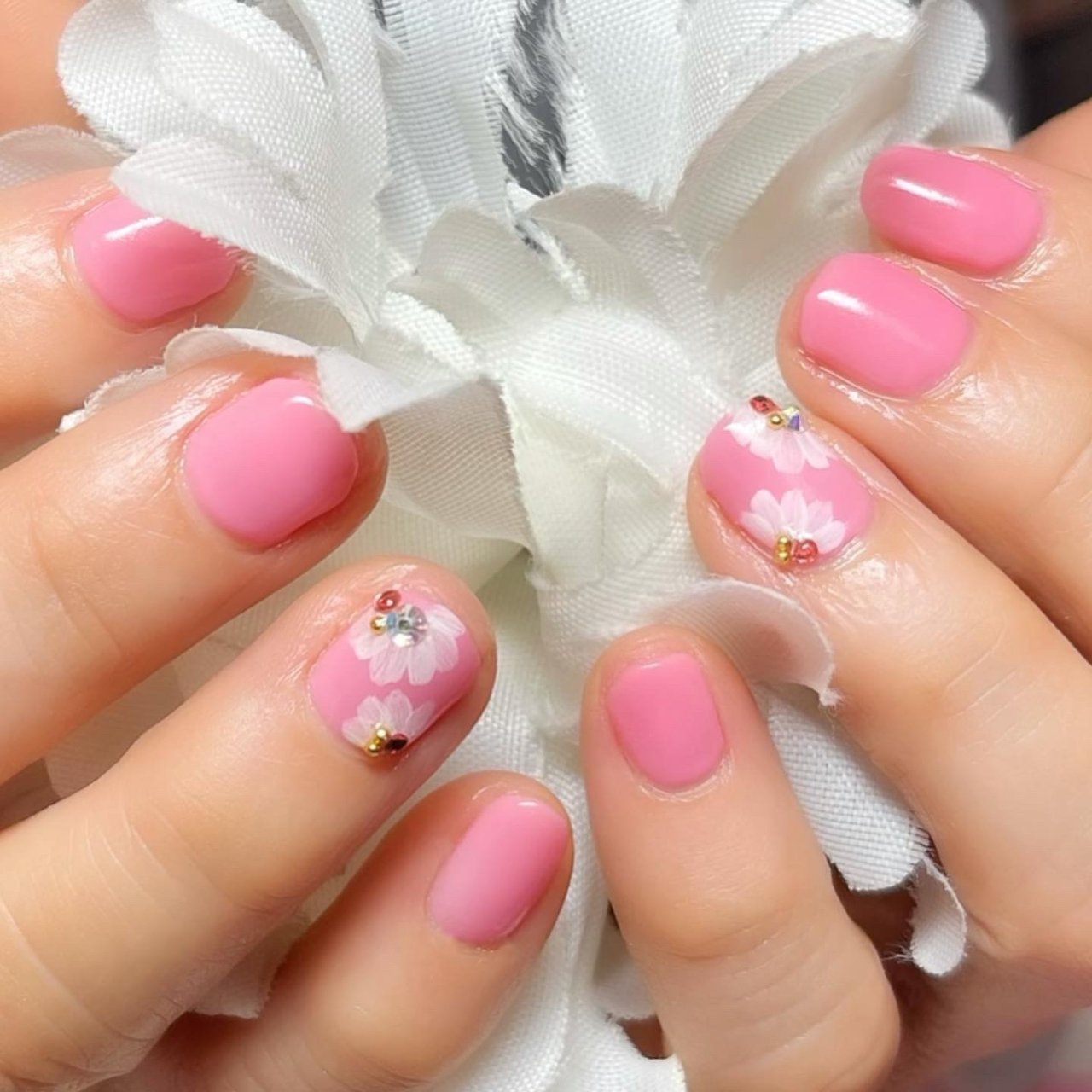 春 ハンド シンプル ワンカラー フラワー Nail Room Souvenirのネイルデザイン No ネイルブック