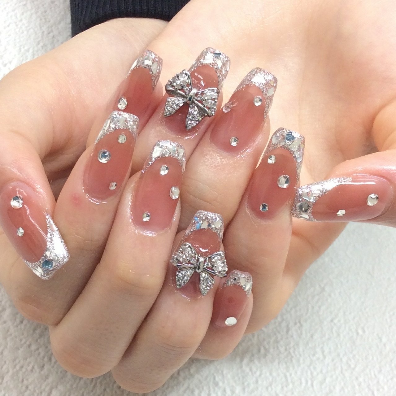 冬 ハンド フレンチ ラメ フラワー Nailsalon Daisyのネイルデザイン No ネイルブック