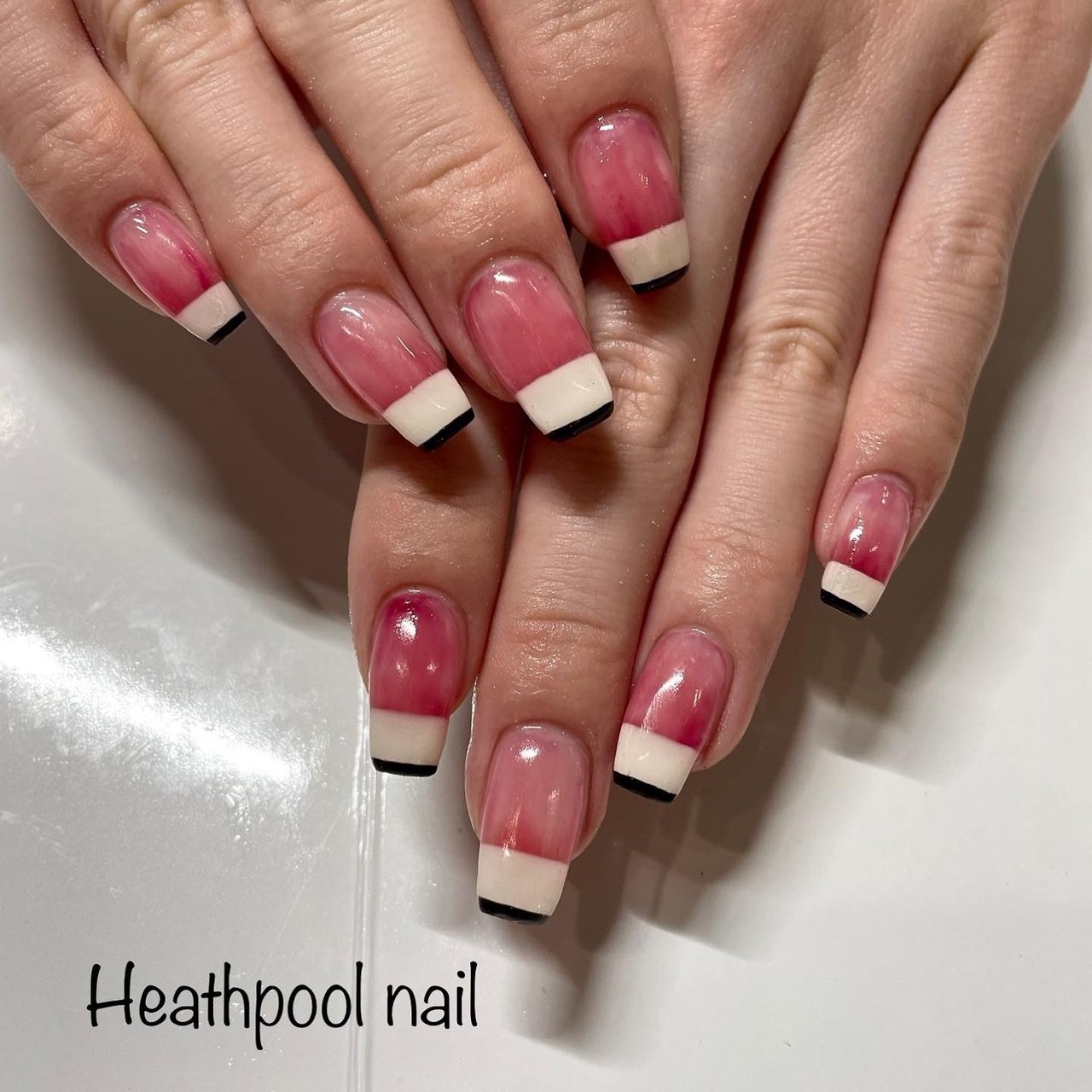 ハンド 変形フレンチ ホワイト ボルドー ブラウン Heathpoolnailのネイルデザイン No ネイルブック