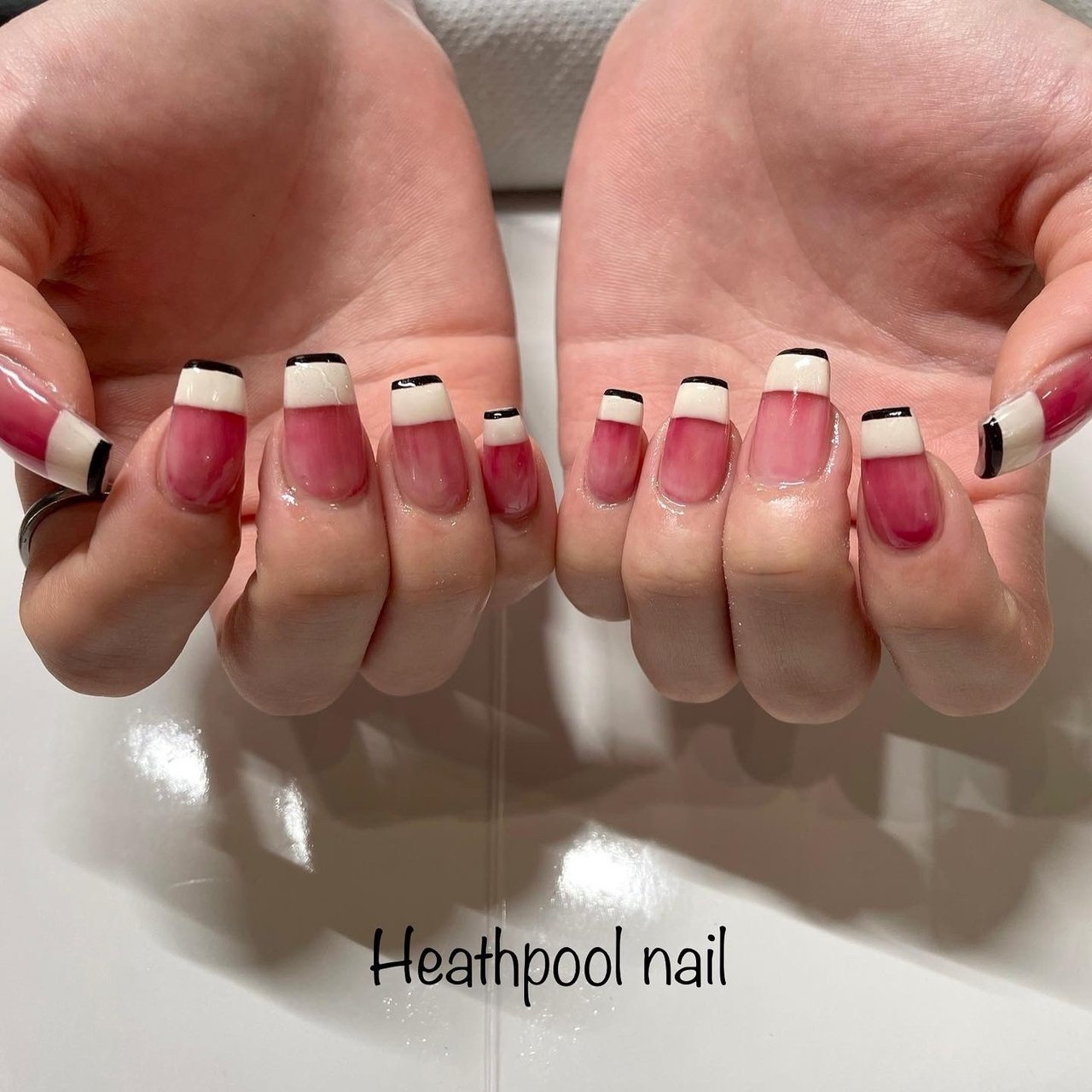 ハンド 変形フレンチ ホワイト ボルドー ブラウン Heathpoolnailのネイルデザイン No ネイルブック