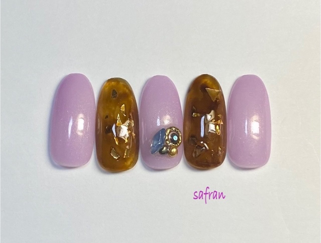 秋 冬 ハンド ビジュー ホログラム サフランのネイルデザイン No ネイルブック