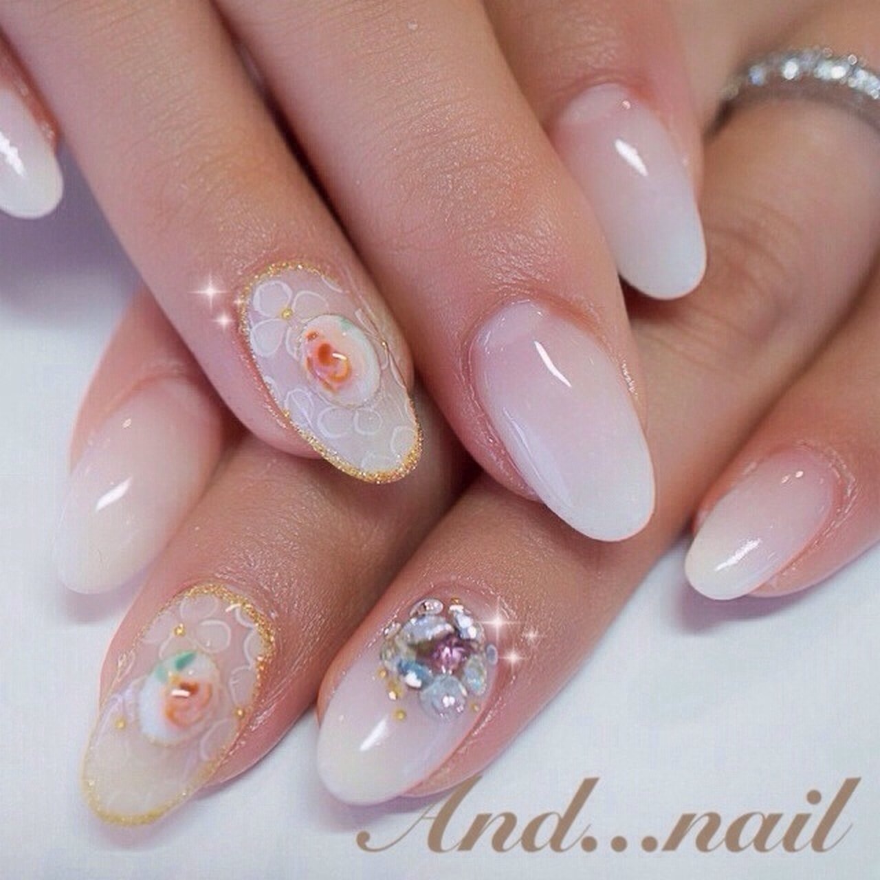 春 ハンド グラデーション ホワイト ジェルネイル 白川麻里 神戸アンドネイルのネイルデザイン No 49 ネイルブック