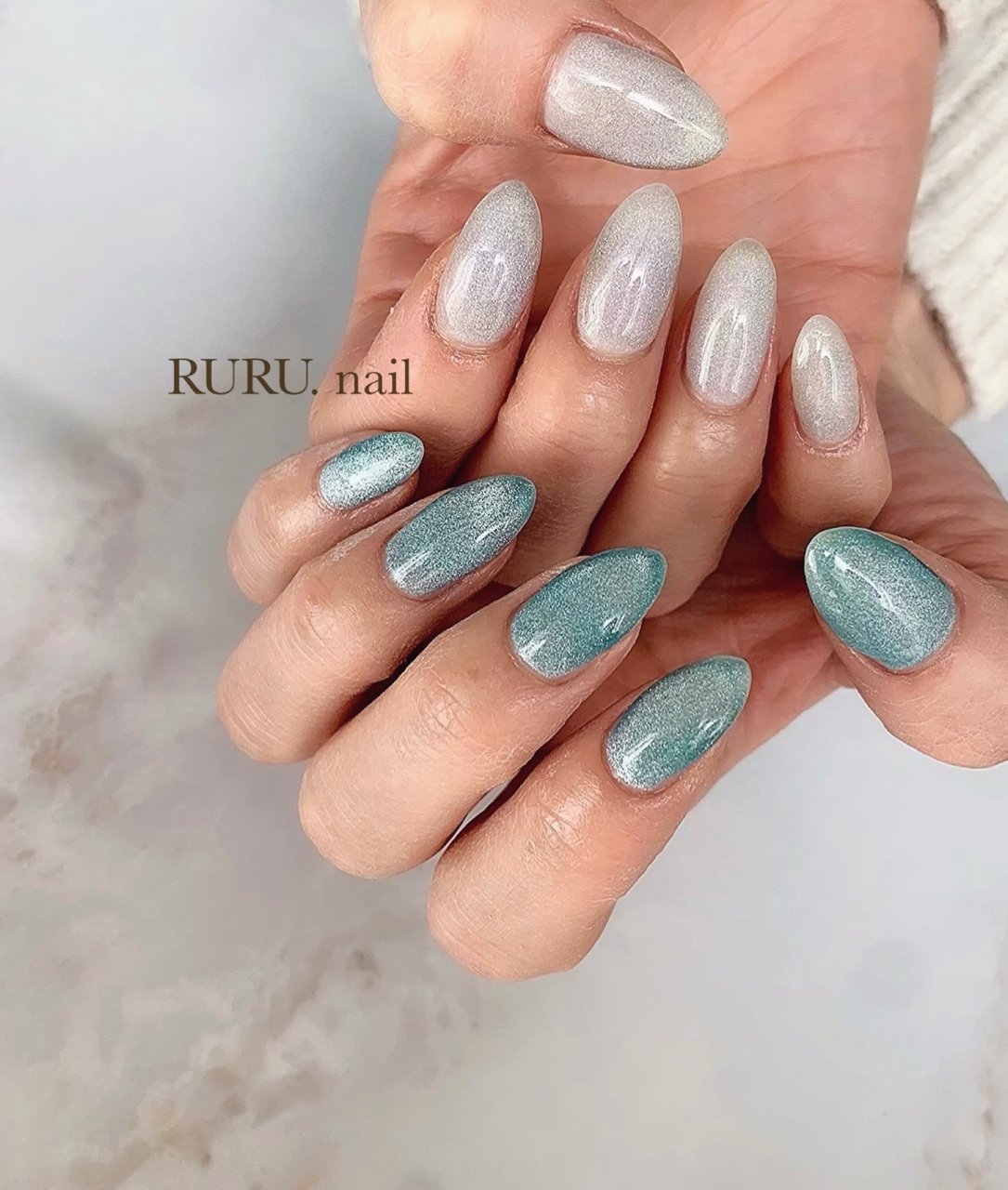 くすみブルーマグネットニュアンスネイル シェル埋めつくし オーロラ