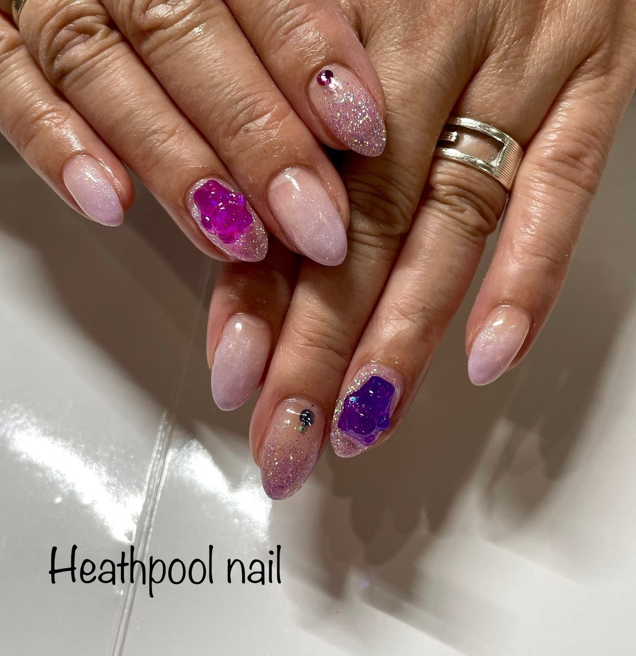 ハンド グラデーション ラメ キャラクター パープル Heathpoolnailのネイルデザイン No ネイルブック