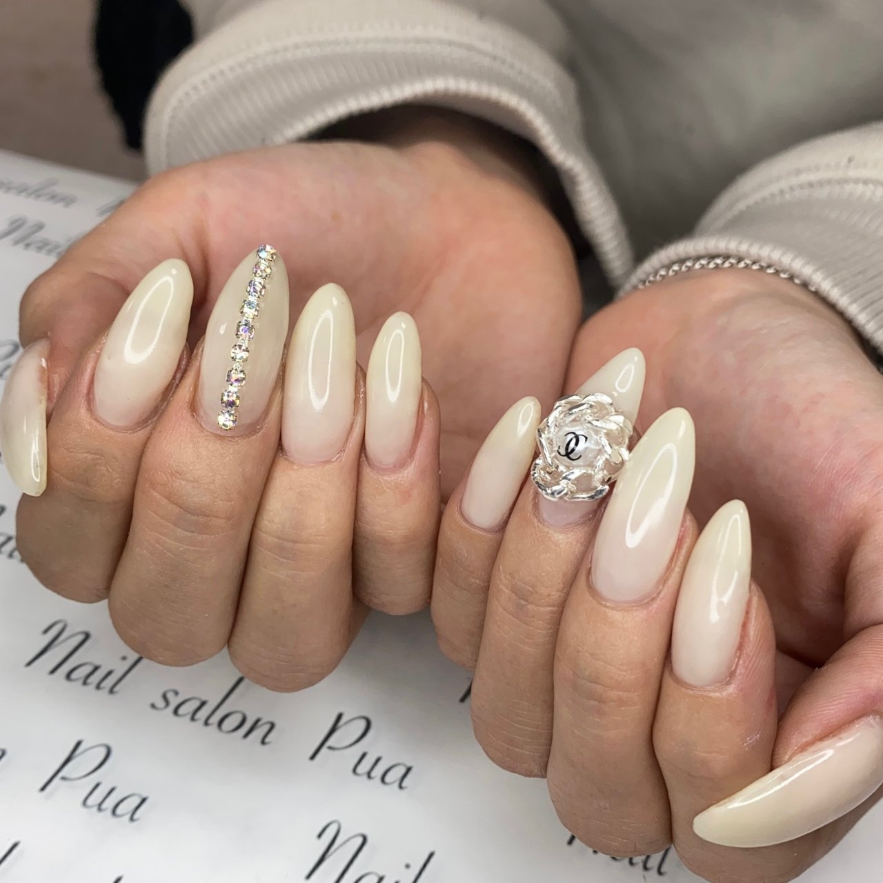 冬 デート 女子会 ハンド ビジュー Nail Salon Puaのネイルデザイン No ネイルブック