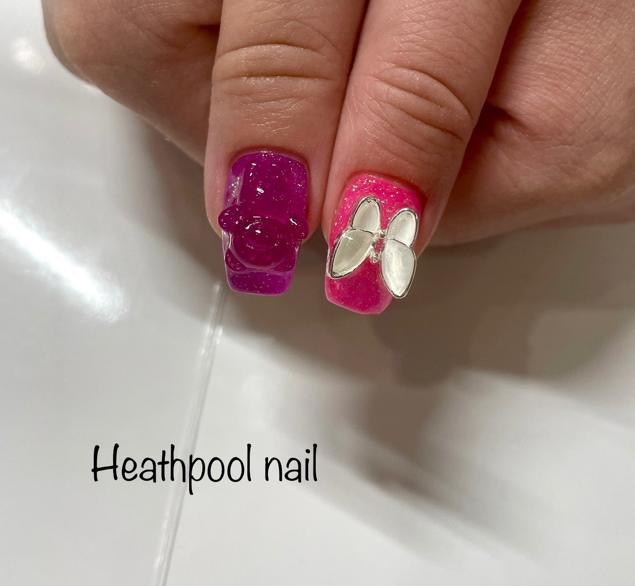 ハンド ラメ キャラクター カラフル ネオンカラー Heathpoolnailのネイルデザイン No ネイルブック