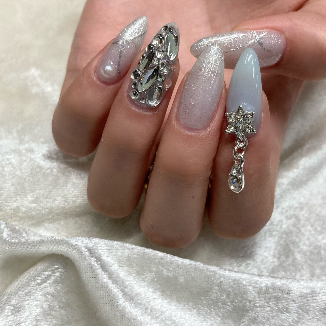 冬 オールシーズン 卒業式 ハンド ビジュー 富山市ネイルacoobeautyのネイルデザイン No ネイルブック