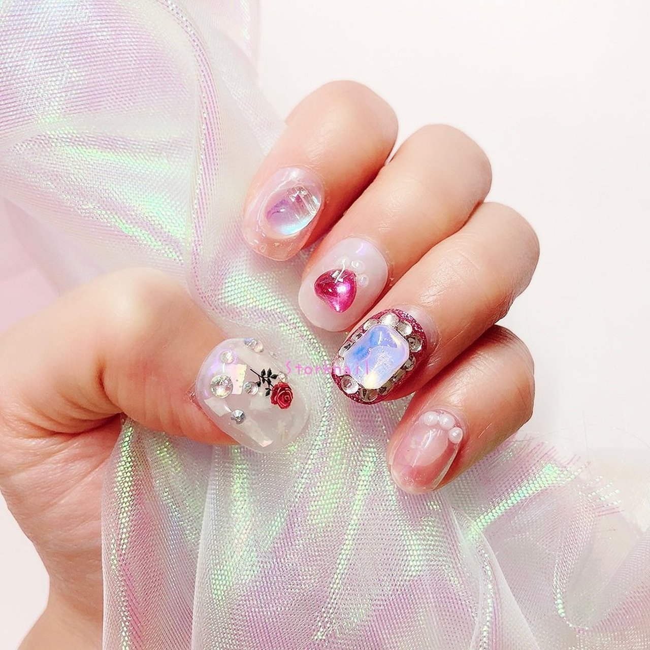 春 冬 オールシーズン ハンド ビジュー ネイルチップ販売 Storknailのネイルデザイン No ネイルブック