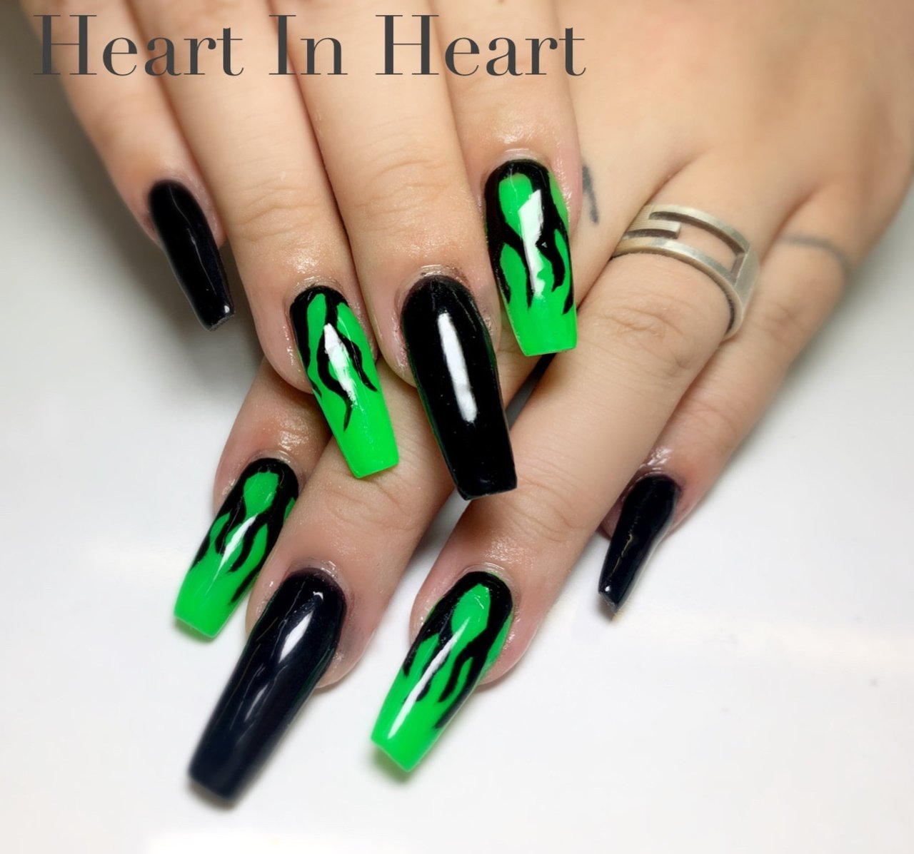 オールシーズン ハンド ロング グリーン ブラック Heart In Heartのネイルデザイン No ネイルブック