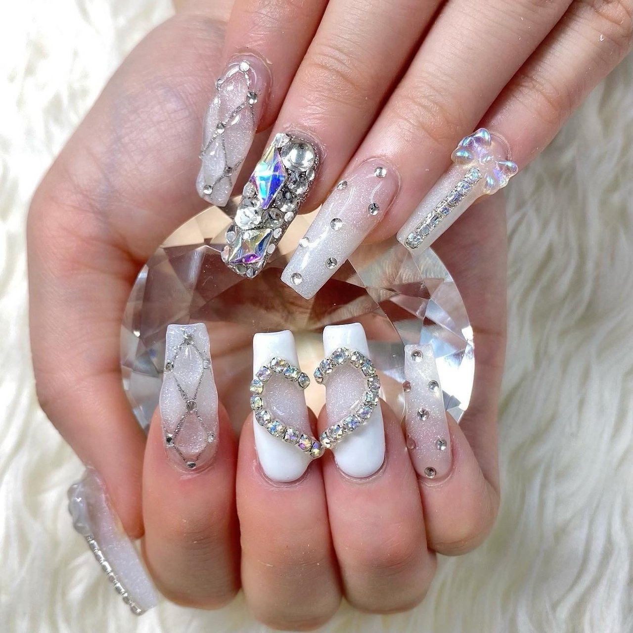 ハンド/ハート/キルティング/ミディアム/ホワイト - my NAILのネイル  