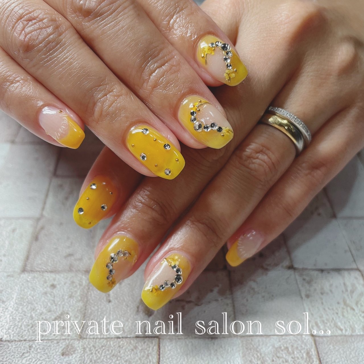 ハンド ハート 押し花 ミディアム ジェルネイル Sol Hiromiのネイルデザイン No ネイルブック