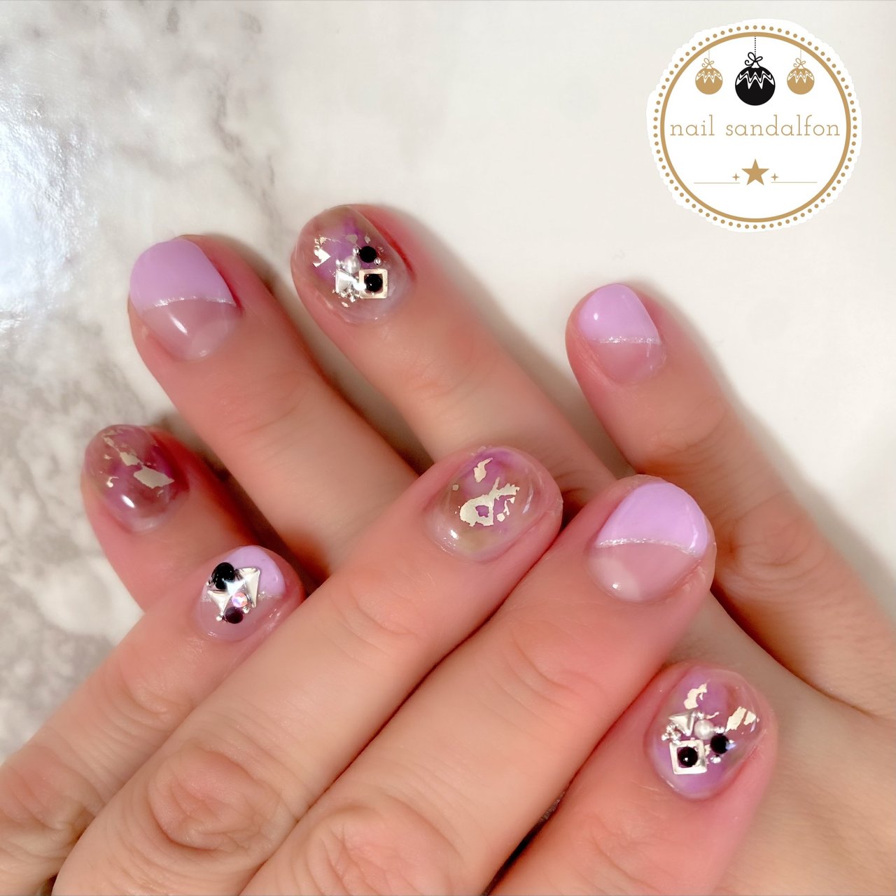 春 オールシーズン ハンド 変形フレンチ ビジュー Nail Sandalfonのネイルデザイン No ネイルブック