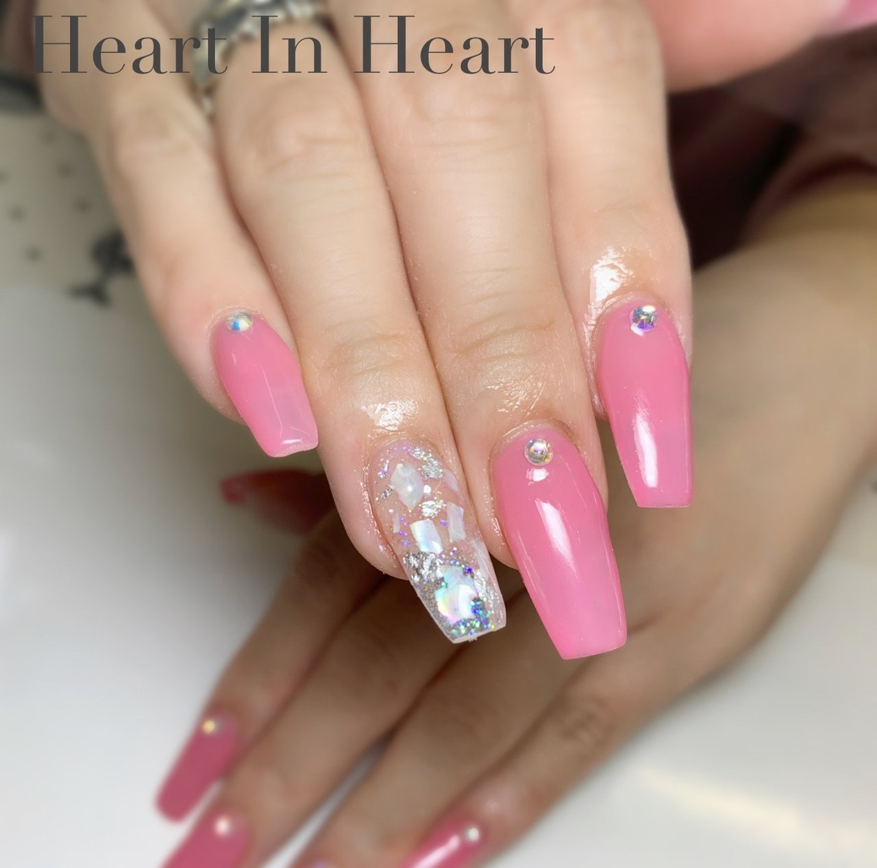 オールシーズン ハンド シンプル ラメ シェル Heart In Heartのネイルデザイン No ネイルブック