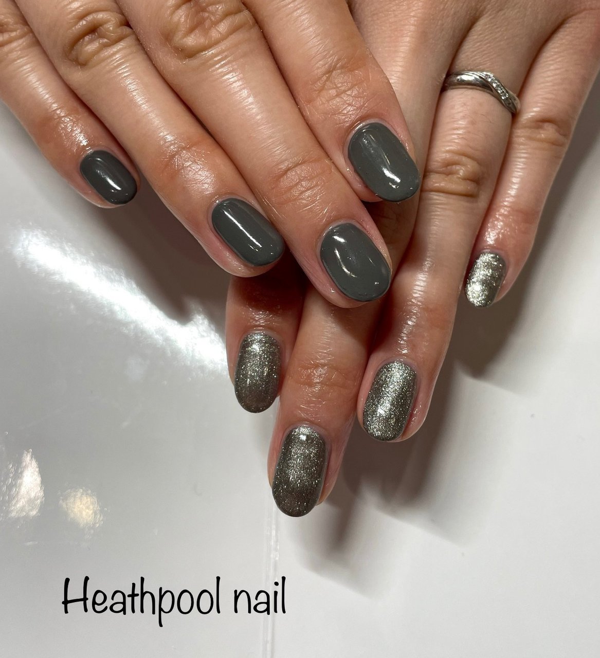 ハンド ラメ ワンカラー グレー ジェルネイル Heathpoolnailのネイルデザイン No ネイルブック