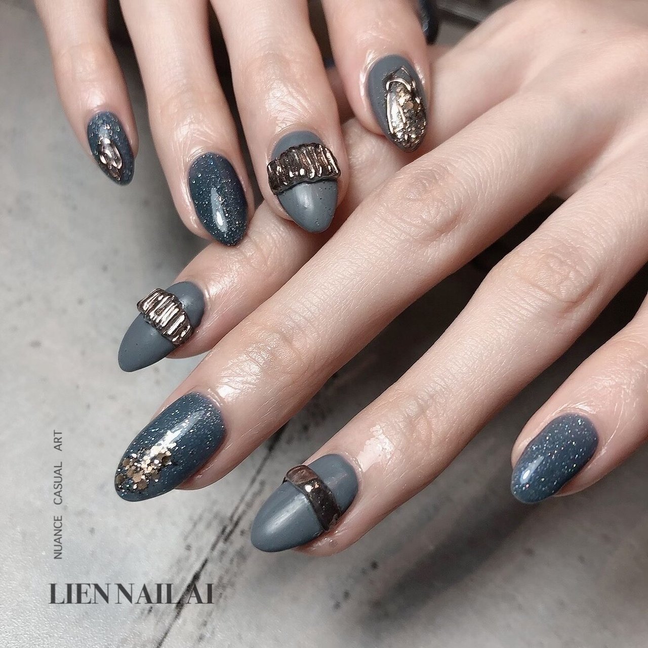 冬 ハンド ネイビー ゴールド ジェルネイル I のネイルデザイン No ネイルブック