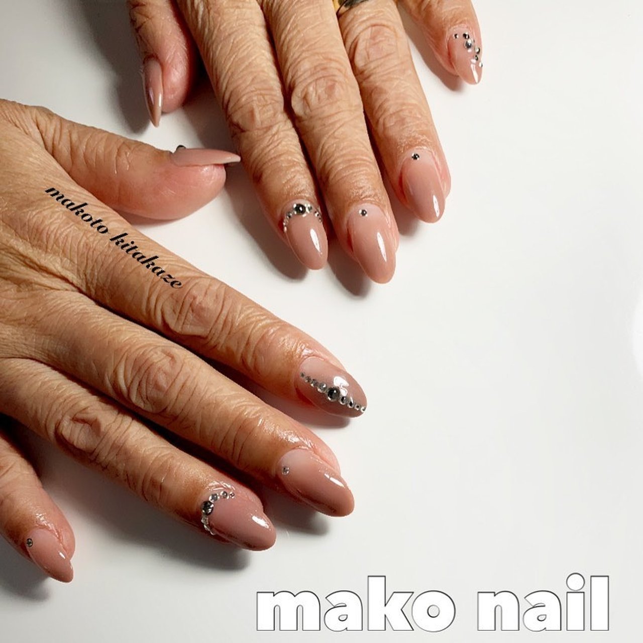 オールシーズン ハンド シンプル ミディアム ベージュ Mako Nailのネイルデザイン No 710 ネイルブック