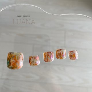 春フットネイル🌸 
ザ、ニュアンスなアート⭐️⭐️

✨ご新規様ワンカラー5600円〜

ご予約、メニューのご確認はプロフィールに貼ってるネイルブックのHPからどうぞ★公式LINE、DMからも受け付けてます___________________________________

●パラジェル取り扱いフィルイン推奨サロン●大阪市港区弁天町プライベートnail salon「LUANA」

＊コンサバすぎない、可愛いすぎない、トレンドも取り入れたDesign💅コンセプトは爪を傷つけず、爪と肌を健康に綺麗に★
営業　平日のみ　　AM10:00〜　PM13:00〜
___________________________________

#メタトロン#ベース一層残し#facial#ニュアンスアートデザイン#todayful#マルジェラ#田中みな実愛用#セルキュア#マグネットネイル#ハンドエステ#v3ファンデーション#v3ファンデーション正規取扱店#大阪ママ#ジェルネイル#ニュアンスネイル#手のしわ#マルジェラ#マグネットネイル#ツヤ肌#大人ネイル#ハーブピーリング大阪#抜け感ネイル#弁天町ネイルサロン#パラジェル大阪#弁天町ネイル#弁天町プライベートサロン#ワントーンコーデ#大阪フィルイン#ニュアンスアート#nailbook_fan #オールシーズン #フット #ニュアンス #小林 #ネイルブック