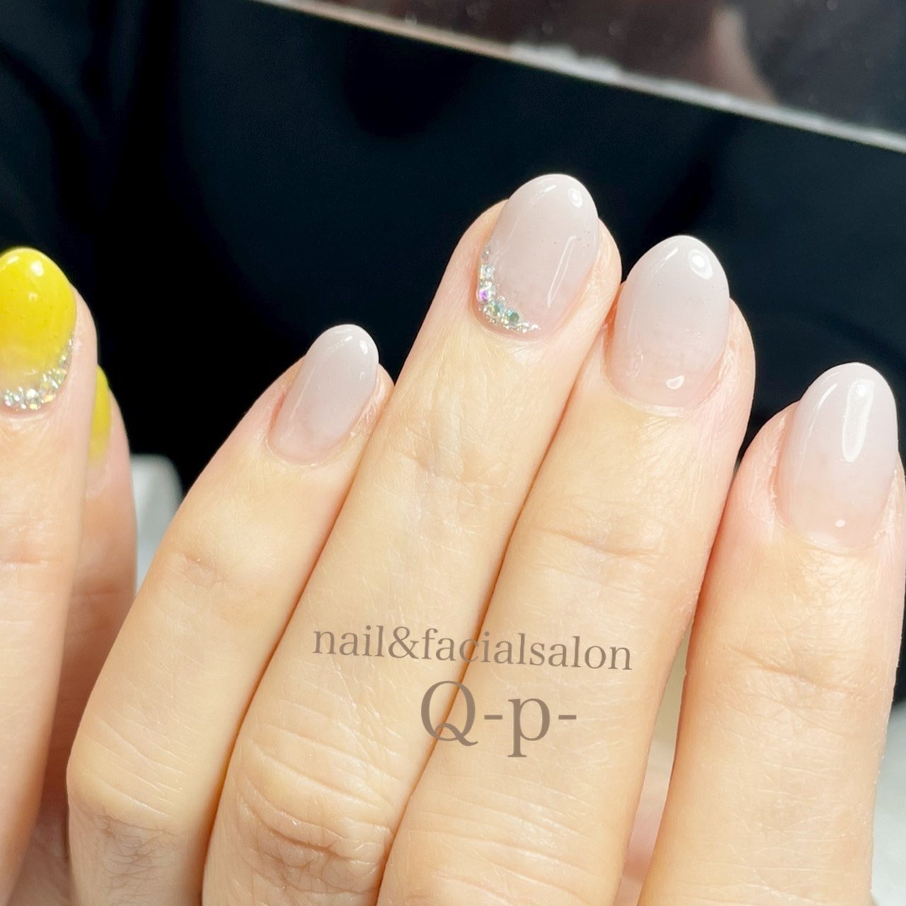 オールシーズン ハンド グラデーション ビジュー イエロー Nailsalonq P のネイルデザイン No ネイルブック