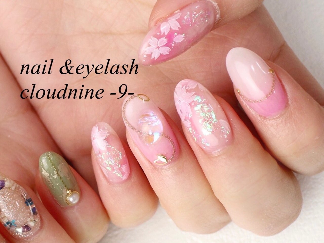 春 卒業式 入学式 グラデーション ビジュー Cloudnine梅田茶屋町店のネイルデザイン No ネイルブック