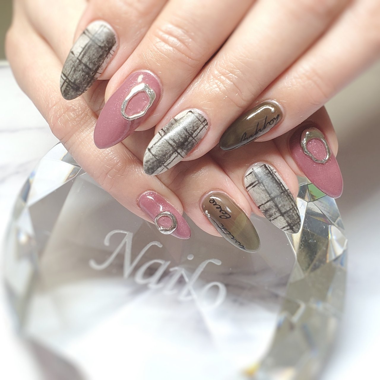 冬 女子会 ワンカラー チェック マット Nailsalon Nailoのネイルデザイン No ネイルブック