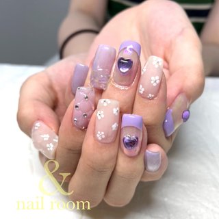 パープルネイル✨ 
クリアハートも入れて
可愛いデザインに仕上がりました💗

参考画像より…📸
✁┈┈┈┈┈┈┈┈┈┈┈┈．
今まで通り衛生管理を徹底して
営業させて頂いております😊
御来店の際にはお客様にも
手洗い･マスク着用をお願いしております。

また、アートネイルをするお客様には
オフセットの購入をおすすめしております。
まずは移らない･移さない努力を
続ける事は大切ですが
少しでもアートを楽しみ
自分の身も守る為に体調を崩された場合
ご自身でネイルオフをして
病院に向かって頂きたいと思ってます。
詳しい事はまた施術の際に
お伝えさせて頂いております😊

#福井ネイル#ネイルサロン福井#アートし放題#ジェルネイル#ジェリップ取り扱い店#美爪#艶々ワンカラー#綺麗のお手伝いさせてください#nailroomand#お爪のお悩み解決します#kokoist#フットネイル#デコラティブネイル#アイスネイル#ニュアンス#クリアフレンチ#マグネットジェル#マグネットネイル#韓流ネイル#蝶々ネイル.＃氷ネイル#クリアフレンチ #シェルネイル #ニュアンスネイル#ファイヤーネイル#ぶどうネイル #オールシーズン #入学式 #ブライダル #ハンド #フレンチ #ラメ #フラワー #ハート #ミディアム #ホワイト #クリア #パープル #ジェルネイル #お客様 #nailroom ＆ #ネイルブック