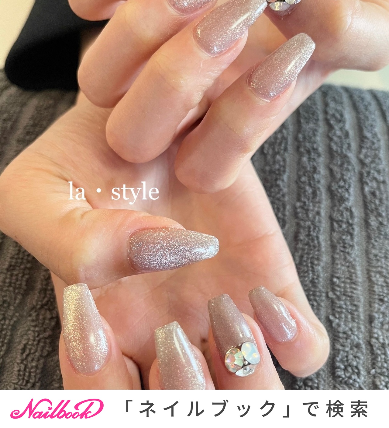 春/ハンド/ビジュー/マグネット/ベージュ - La. styleのネイルデザイン