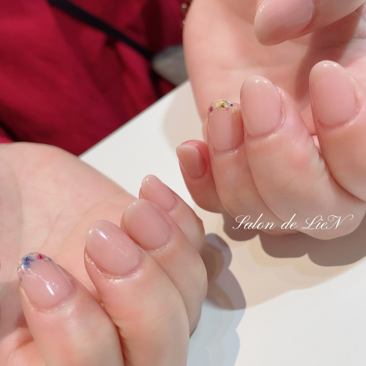 春 ハンド フレンチ フラワー 押し花 Salon De Lien サロンドリアン のネイルデザイン No ネイルブック