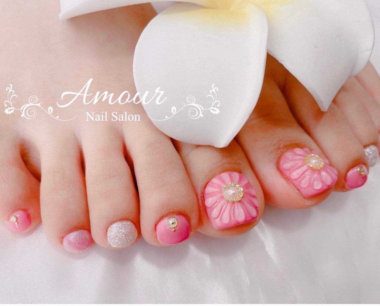 フット ビジュー ラメ ワンカラー フラワー Nailsalon Amourのネイルデザイン No ネイルブック