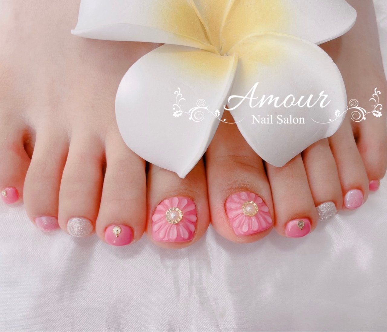 フット/ビジュー/ラメ/ワンカラー/フラワー - nailsalon-amourのネイル