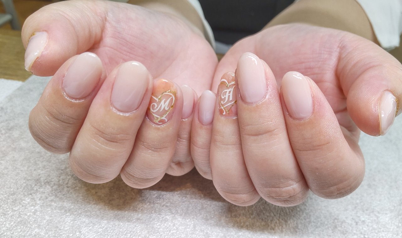 ハンド シンプル ワンカラー イニシャル ベージュ Chinerin ﾟのネイルデザイン No ネイルブック