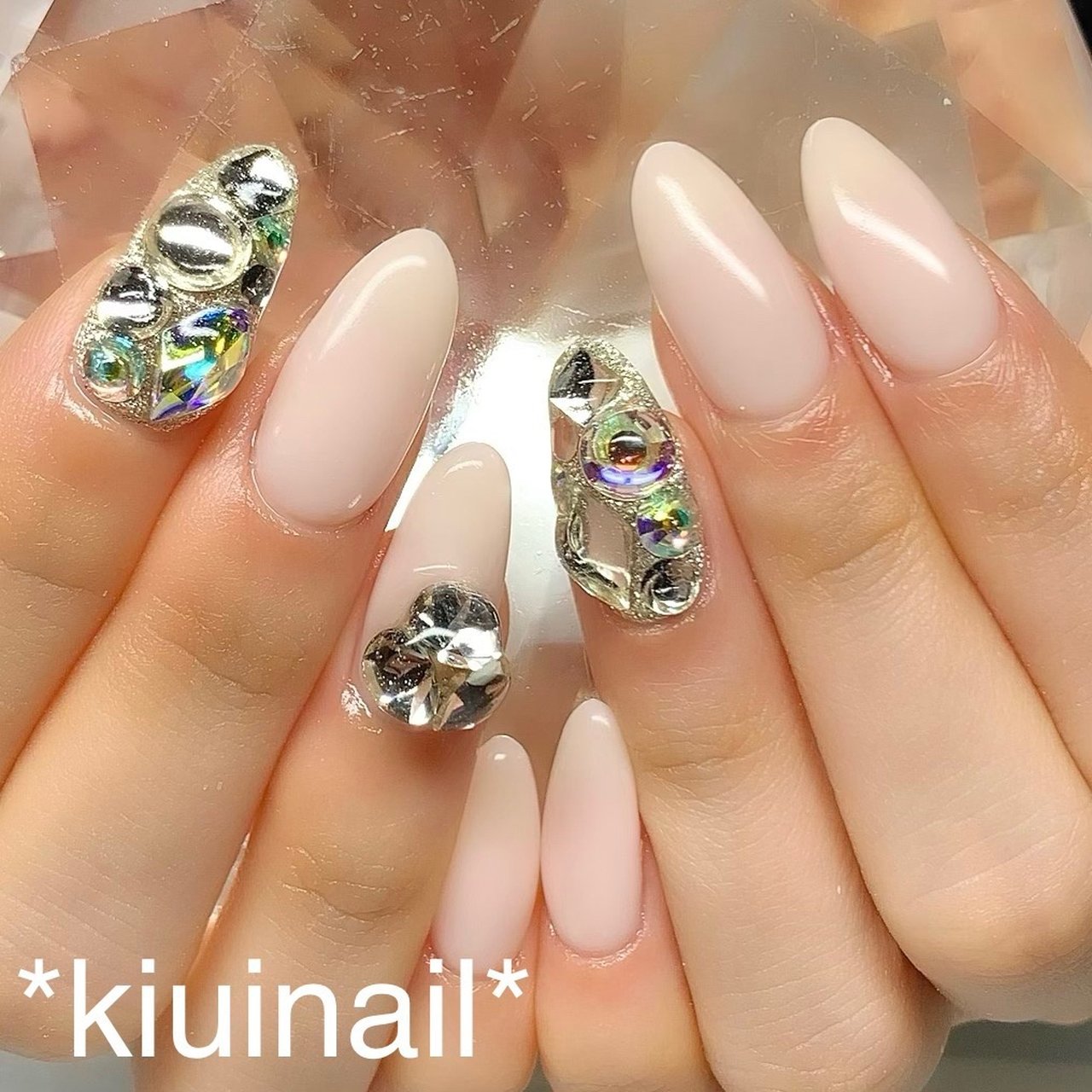 オールシーズン ハンド ビジュー ロング ホワイト Kiuinailのネイルデザイン No ネイルブック