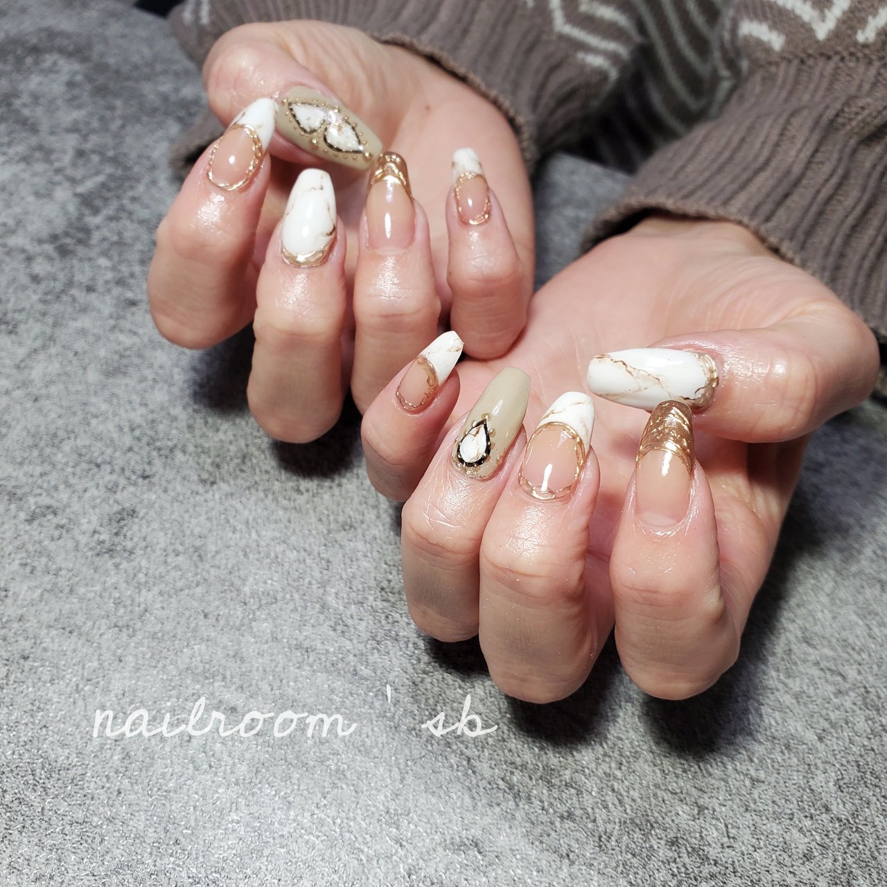 オールシーズン ホワイト ベージュ ゴールド Tsugumiのネイルデザイン No ネイルブック