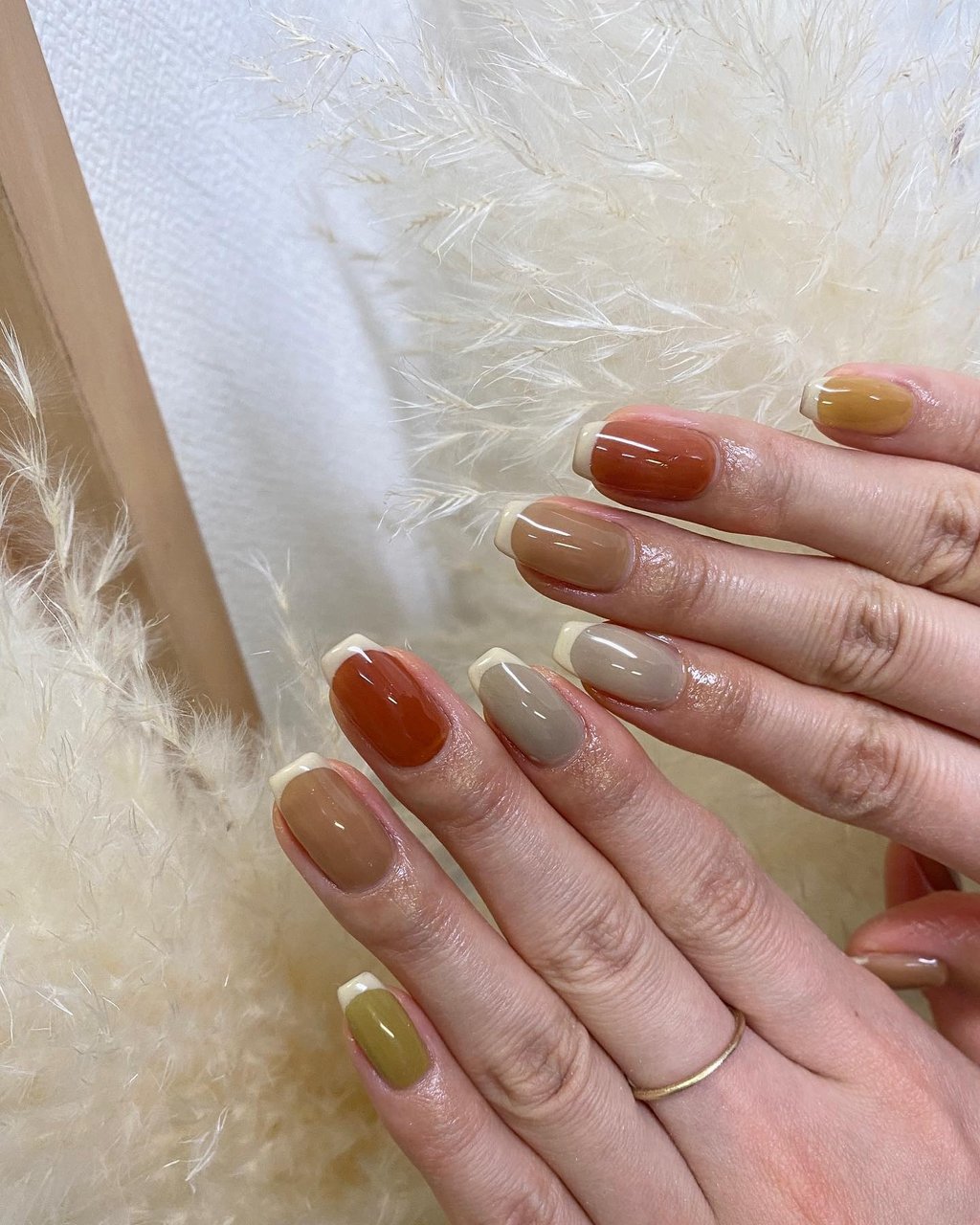 春 シンプル フレンチ ミディアム アースカラー Private Nail Salon E Clatのネイルデザイン No ネイル ブック