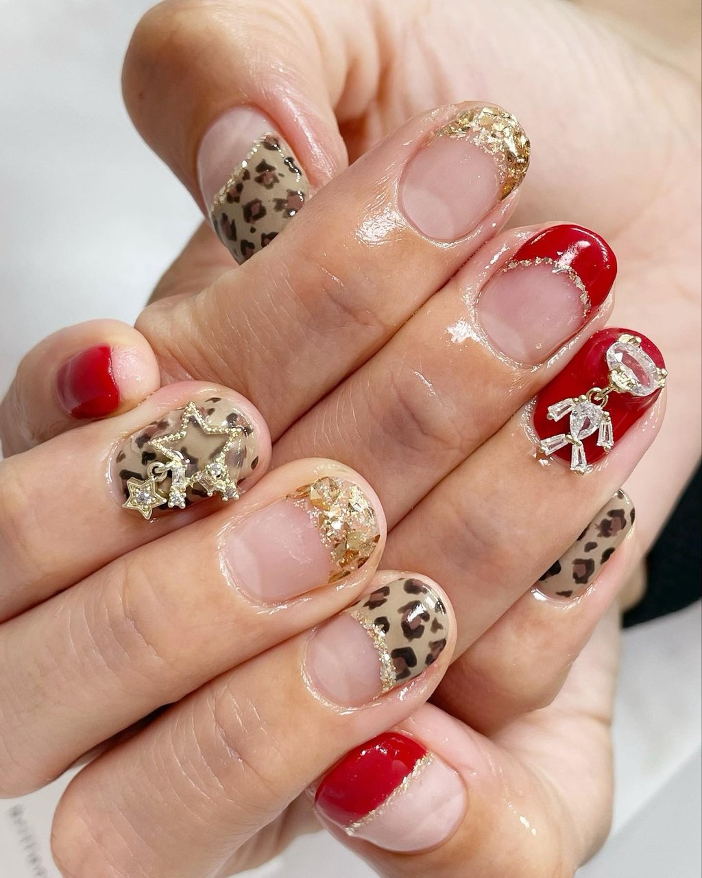 ハンド フレンチ ビジュー ホログラム ラメ 浦安ネイルサロン Cb Nailのネイルデザイン No ネイルブック