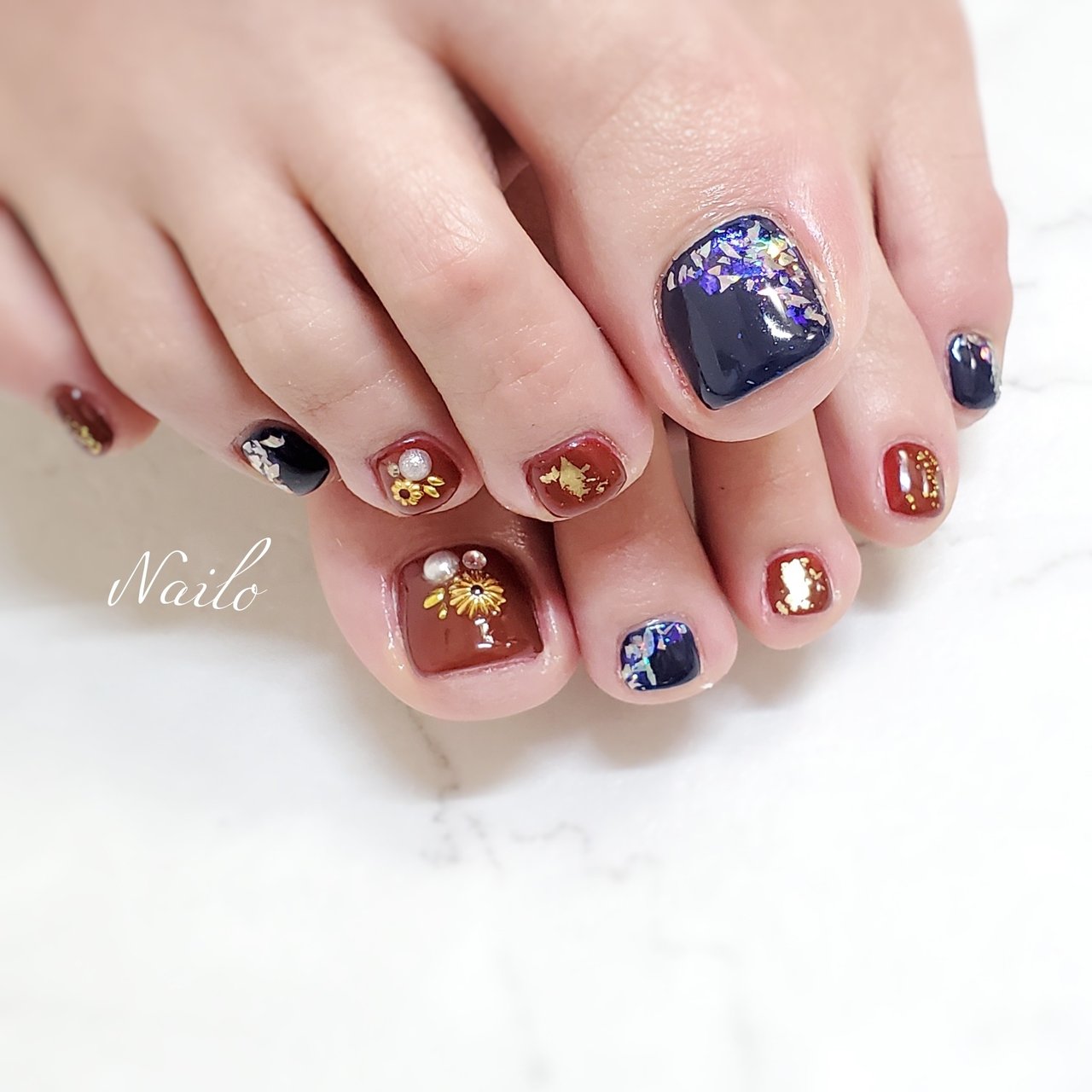 秋 冬 お正月 女子会 ホログラム Nailsalon Nailoのネイルデザイン No ネイルブック