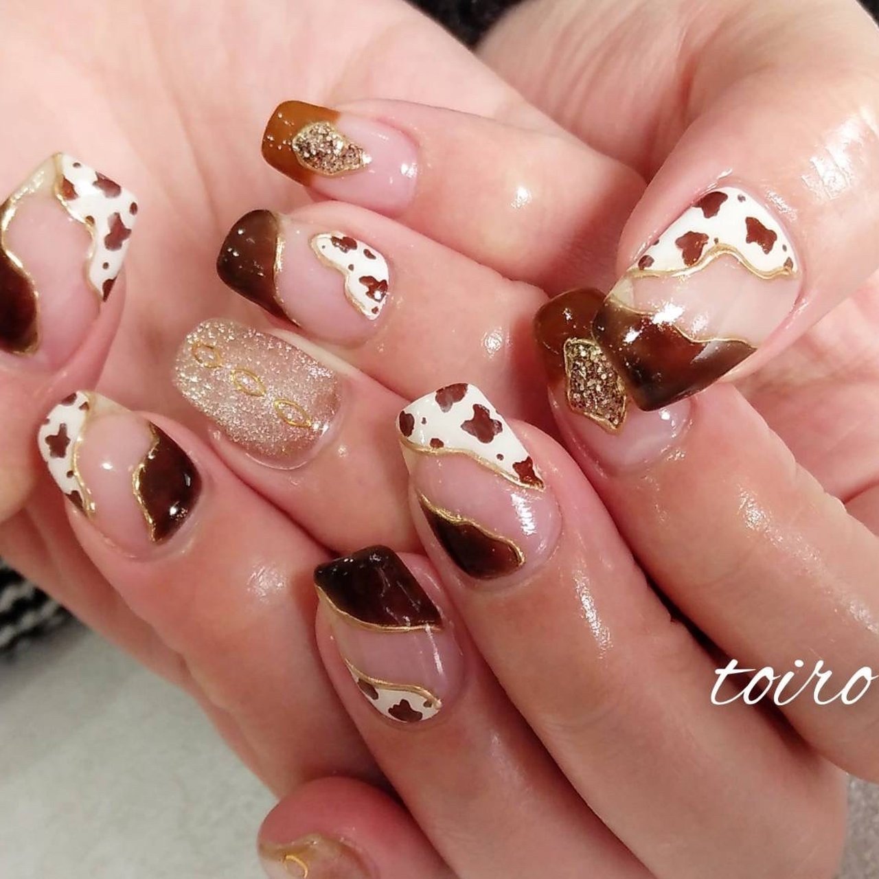 ハンド 変形フレンチ アニマル柄 ホワイト ブラウン Toiroのネイルデザイン No ネイルブック