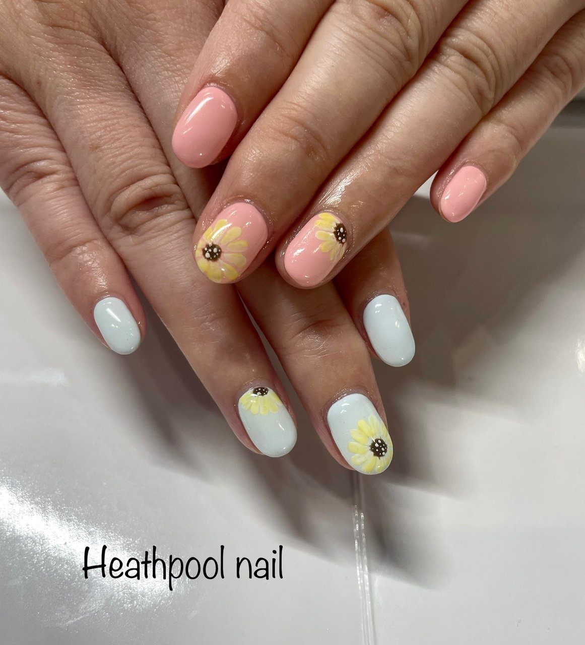 ハンド シンプル フラワー ピンク イエロー Heathpoolnailのネイルデザイン No ネイルブック