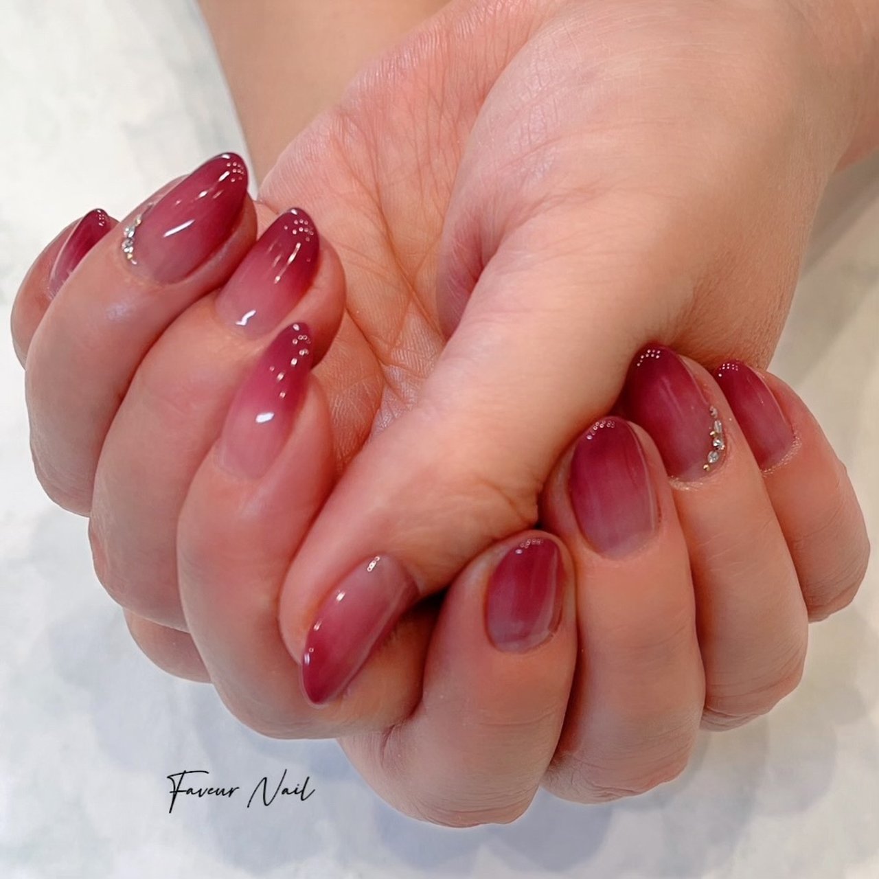 オールシーズン ハンド シンプル フレンチ グラデーション Faveur Nailのネイルデザイン No ネイルブック